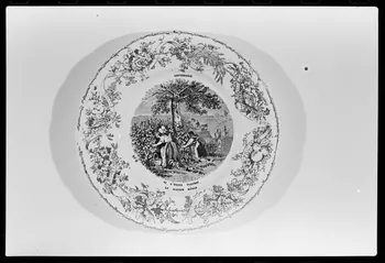 Alain Guey photographie Assiette plate France 1978 Ph.1978.1.1224  Photo