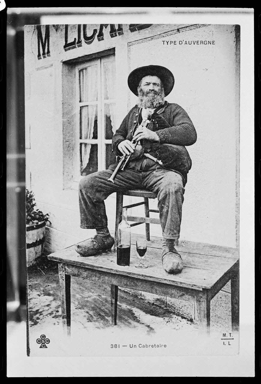 photographie Carte postale. Joueur de cabrette Ph.1978.30.1 Photo