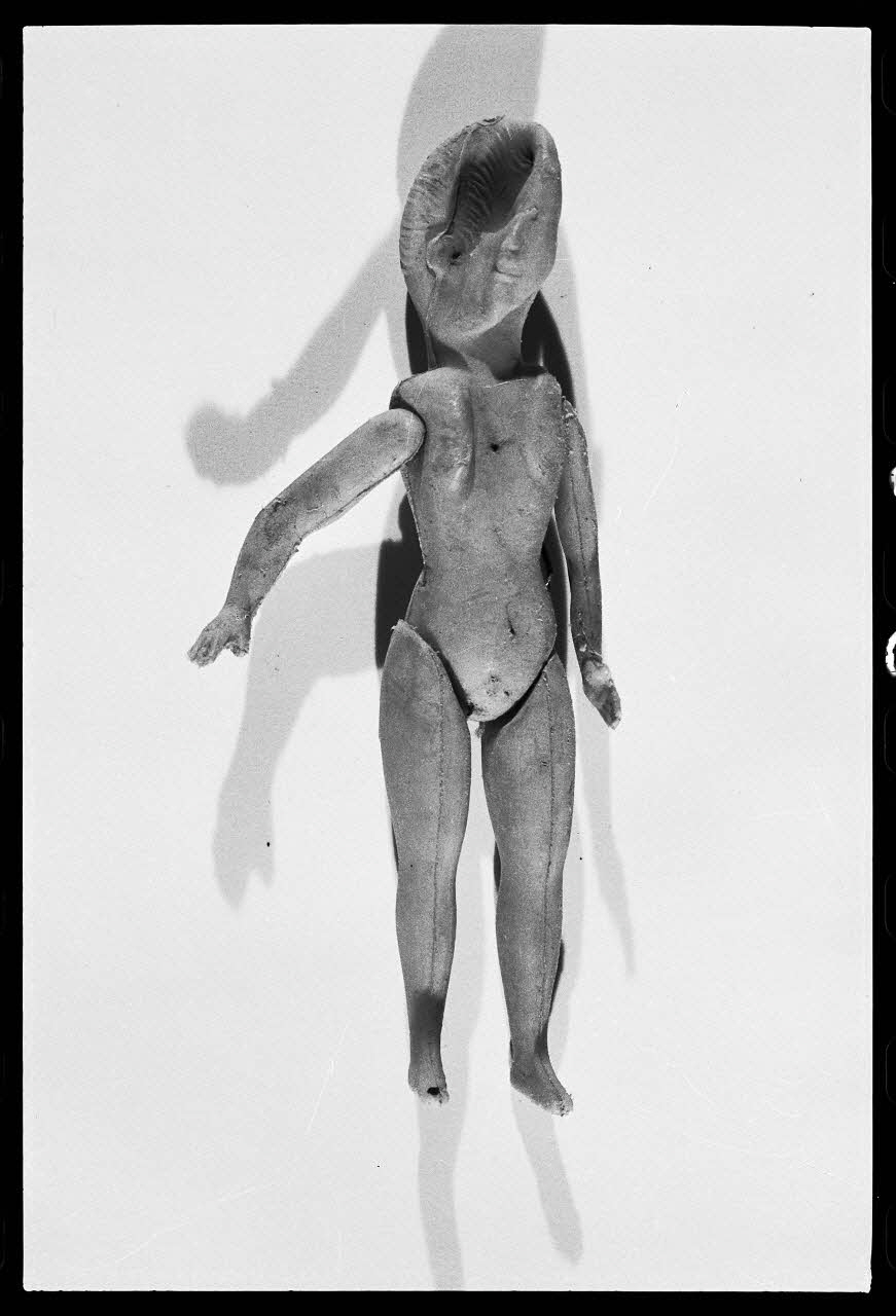 photographie Poupée d'envoutement plastique Ph.1978.32.38 Photo