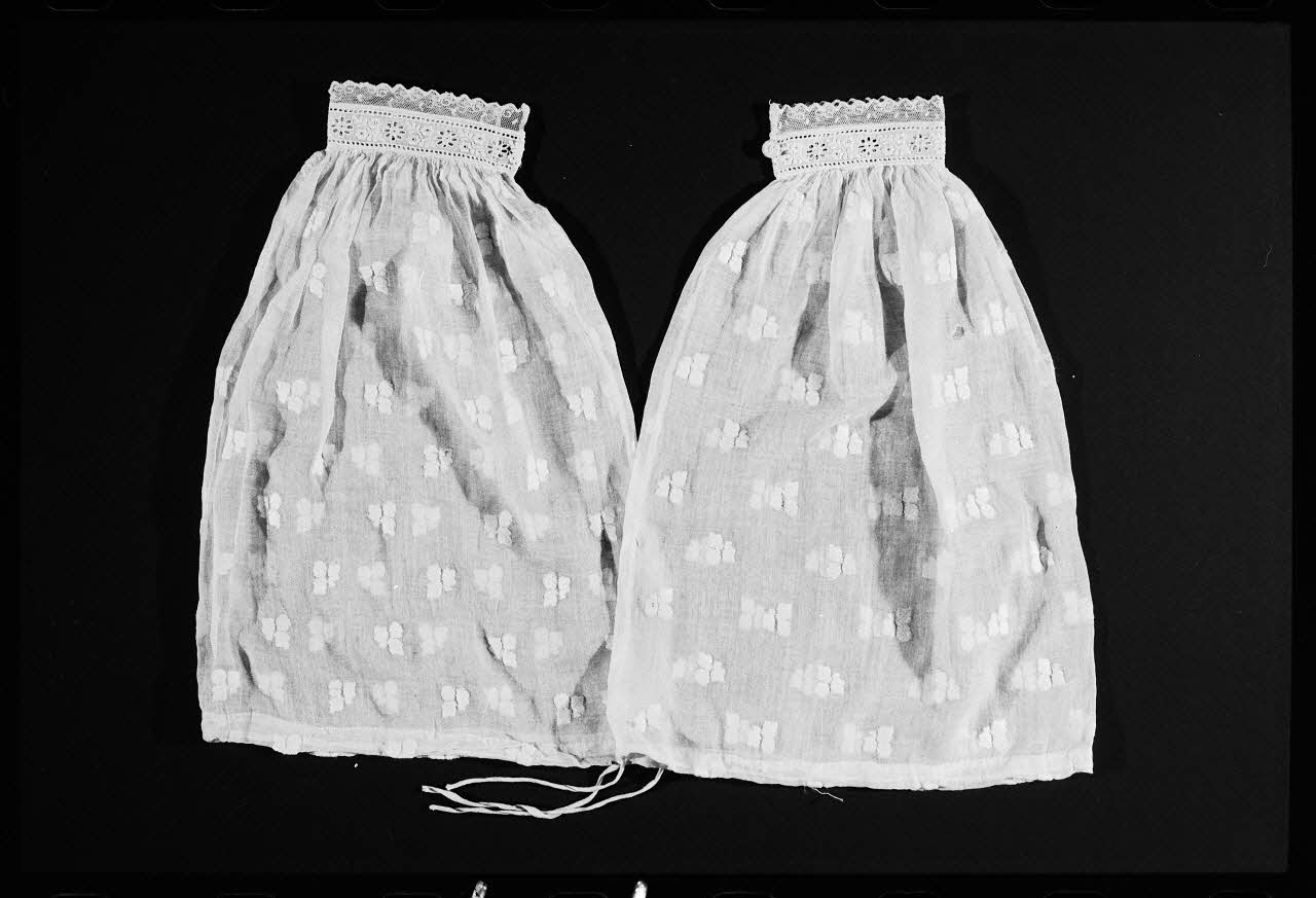 photographie Manchettes de costume de femme Ph.1978.32.44 Photo
