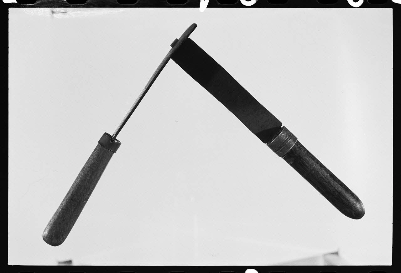 photographie Outillage médical à sciatique contre les douleurs et les rhumatismes. Numéro 377 du catalogue Ph.1978.32.72  Photo
