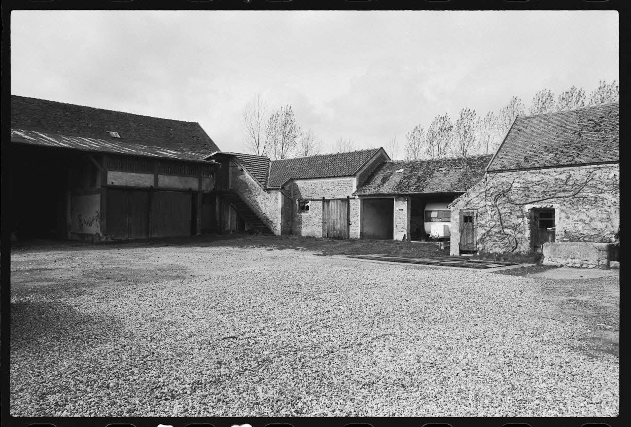 photographie Hangar chez Monsieur Serge Castre Ph.1978.5.35 Photo