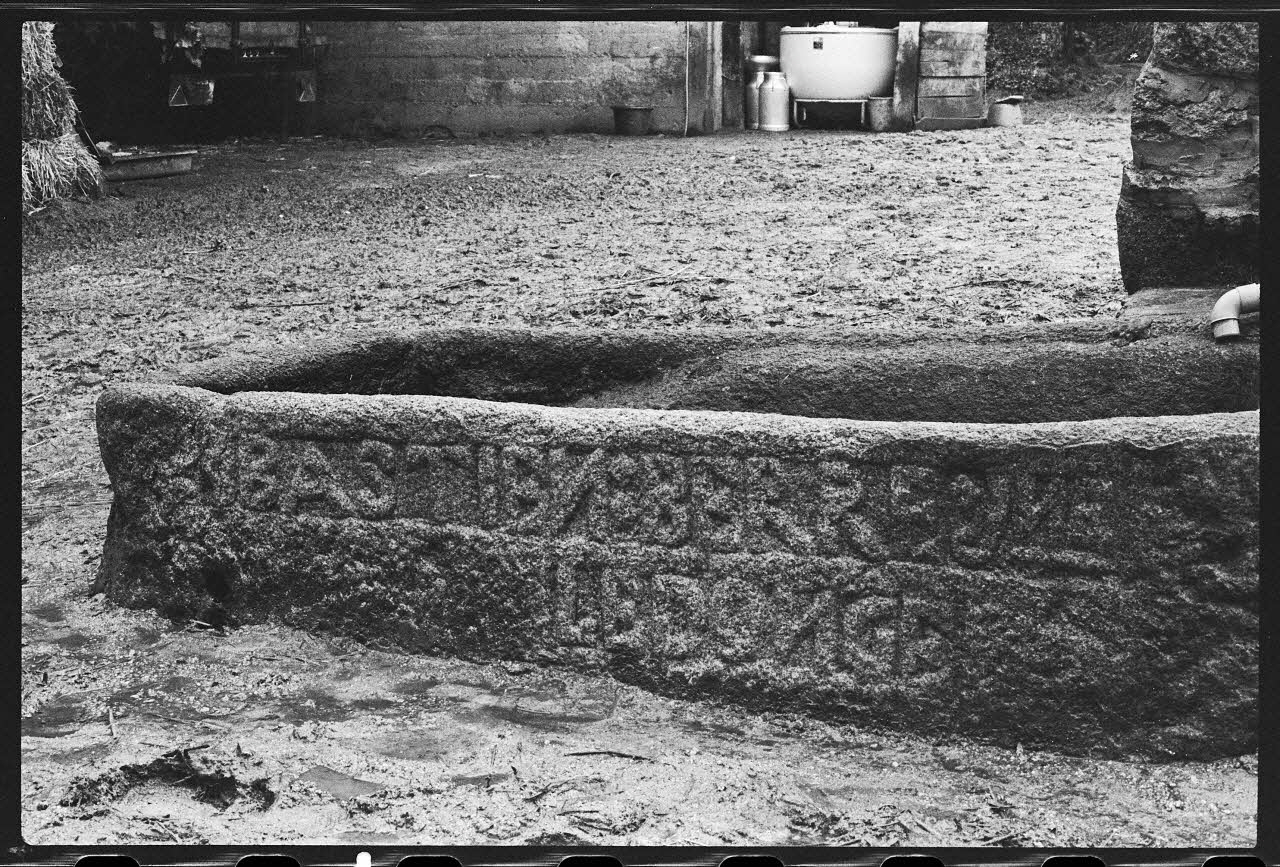 photographie Auge datée de 1850 dans laquelle on pilait la "laude". Ferme de Monsieur Daniel, douanier Ph.1978.51.1 Photo
