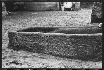 photographie Auge datée de 1850 dans laquelle on pilait la "laude". Ferme de Monsieur Daniel, douanier Ph.1978.51.1 Photo