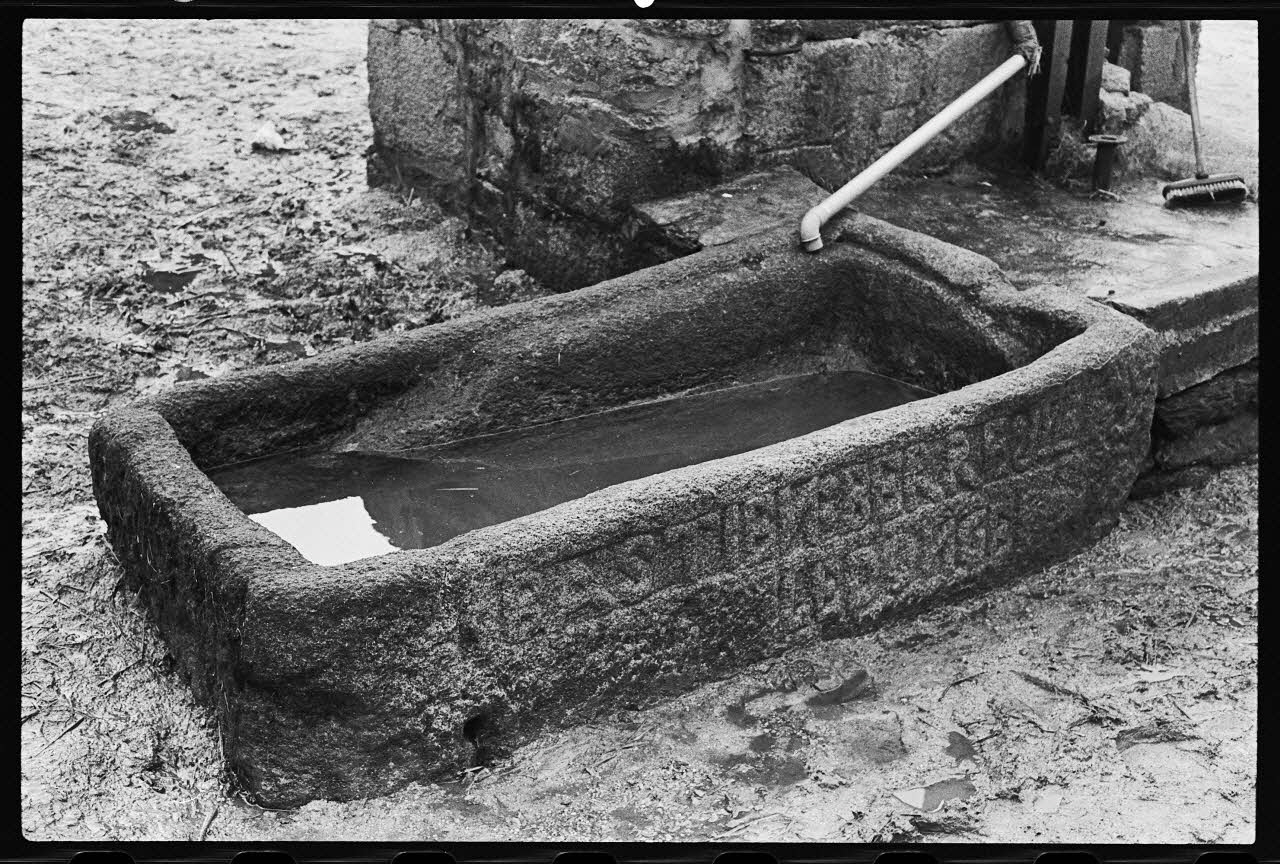 photographie Auge datée de 1850 dans laquelle on pilait la "laude". Ferme de Monsieur Daniel, douanier Ph.1978.51.3 Photo