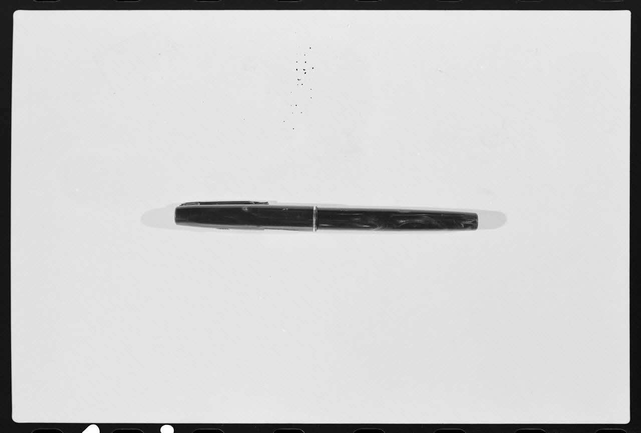 photographie Ex-voto. Morceau de crosse de fusil en bois et métal. 1952 Ph.1978.59.61 Photo