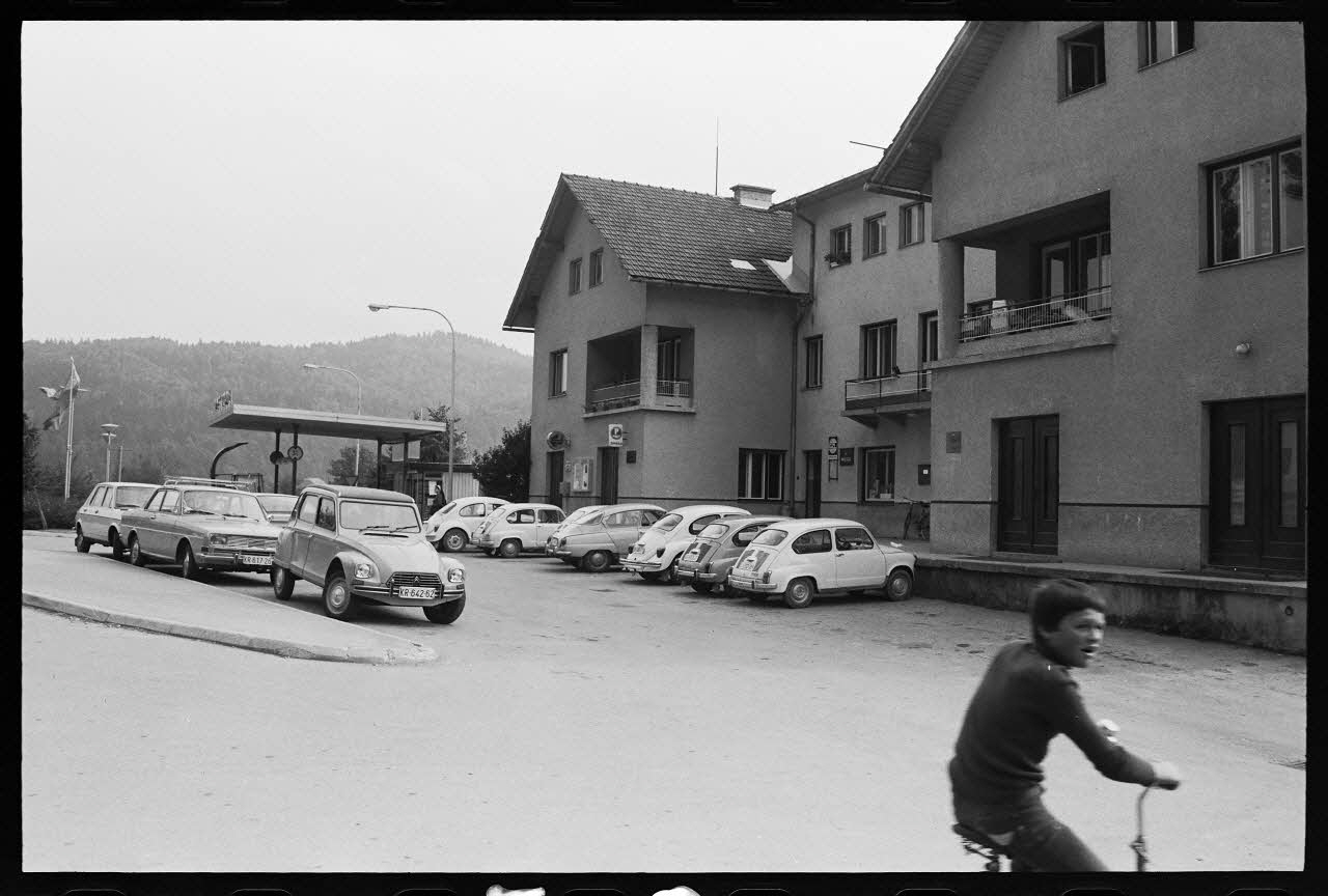 photographie Poste, commissariat et station essence à Gorenja Vas Ph.1978.6.58 Photo