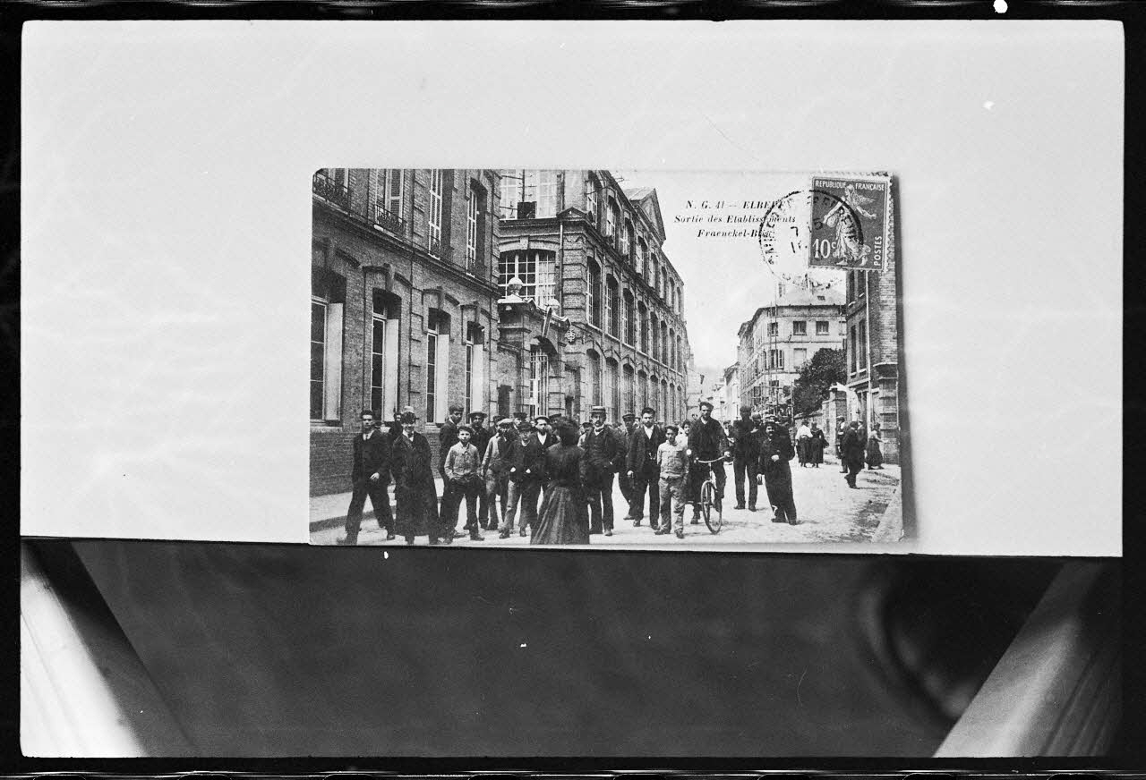 photographie Carte postale. Sortie d'usine. Etablissement Fraenckel Ph.1978.7.5  Photo