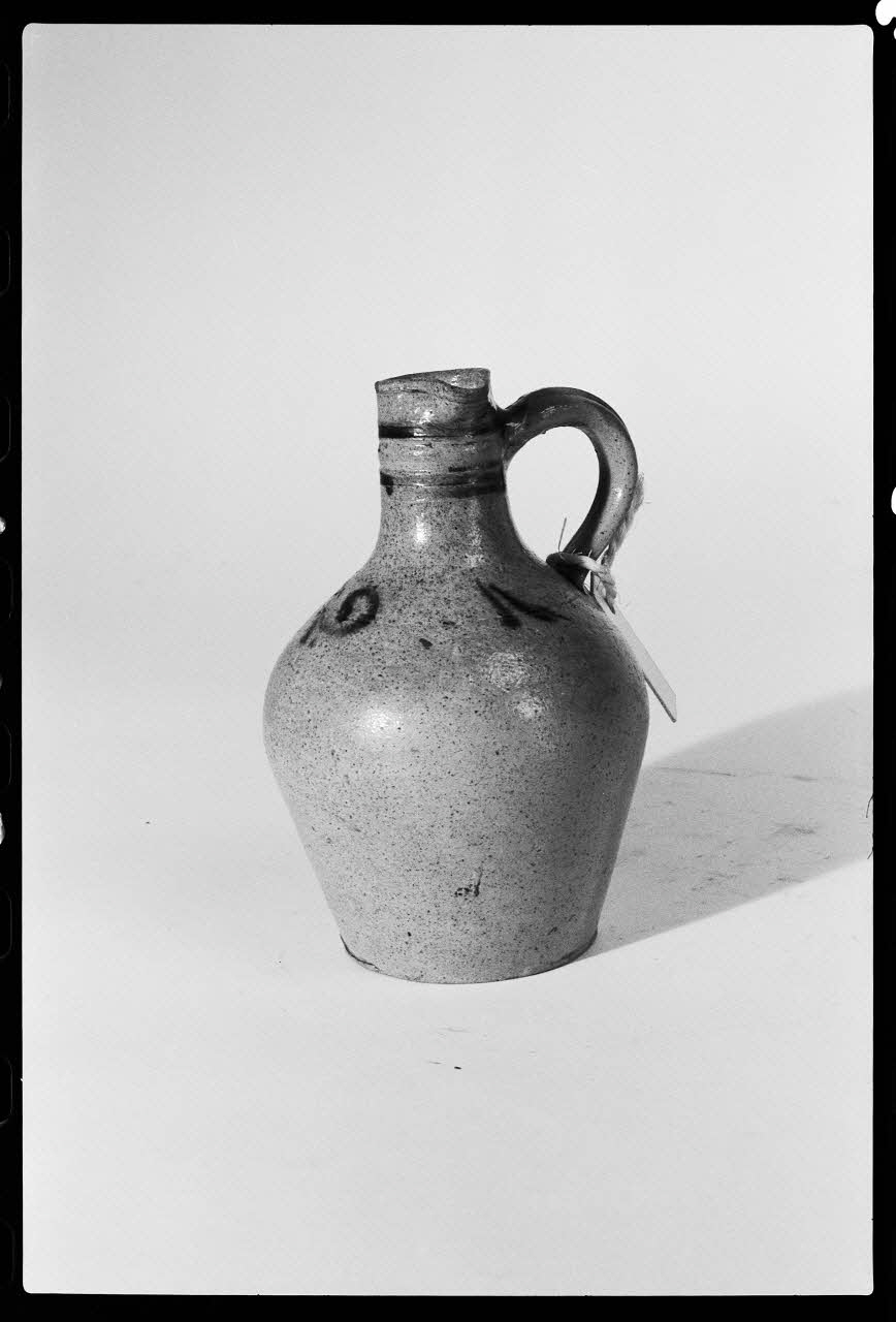 photographie Pichet à eau-de-vie Ph.1979.1.1525 Photo