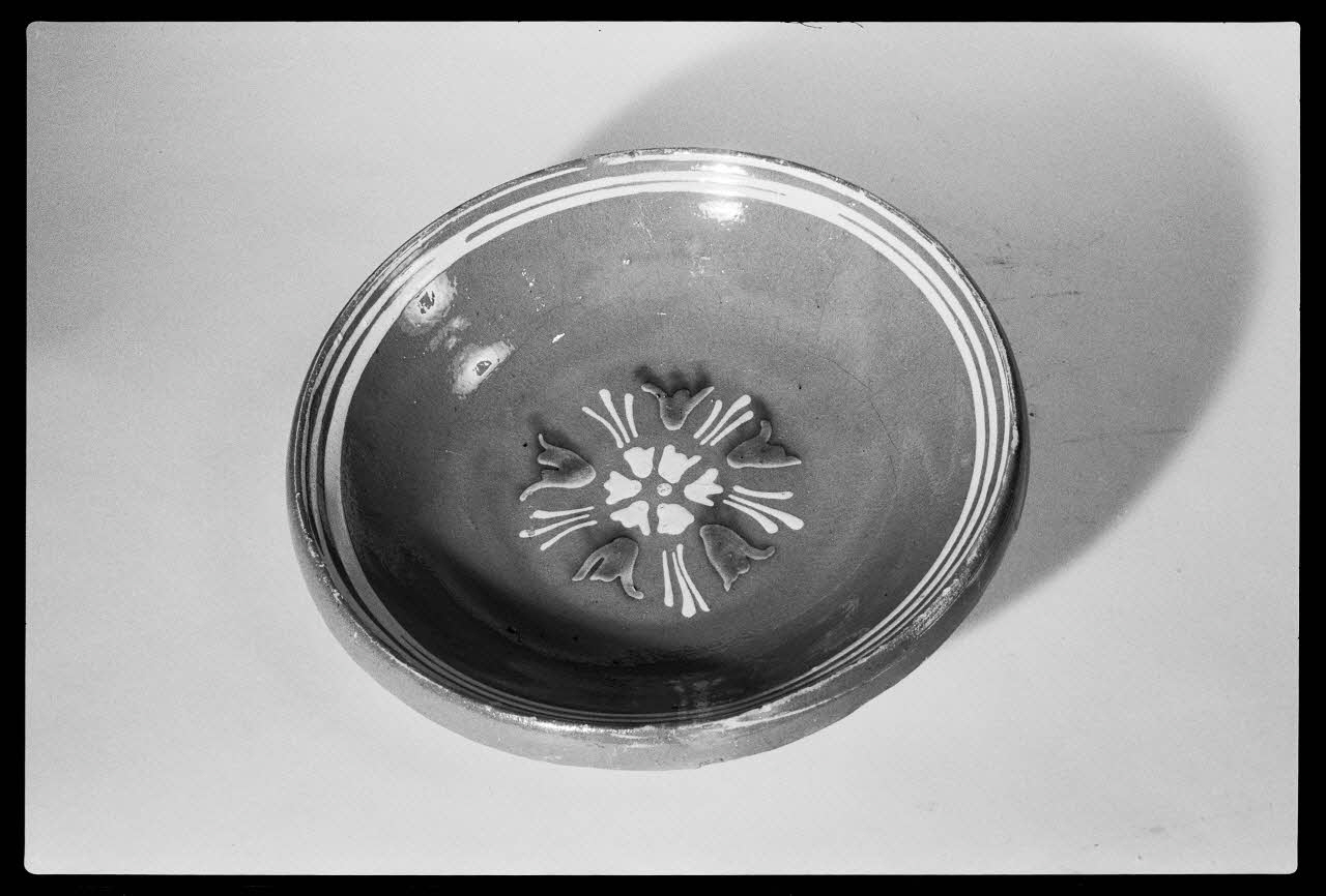 photographie Plat à décor floral Ph.1979.1.1541 Photo
