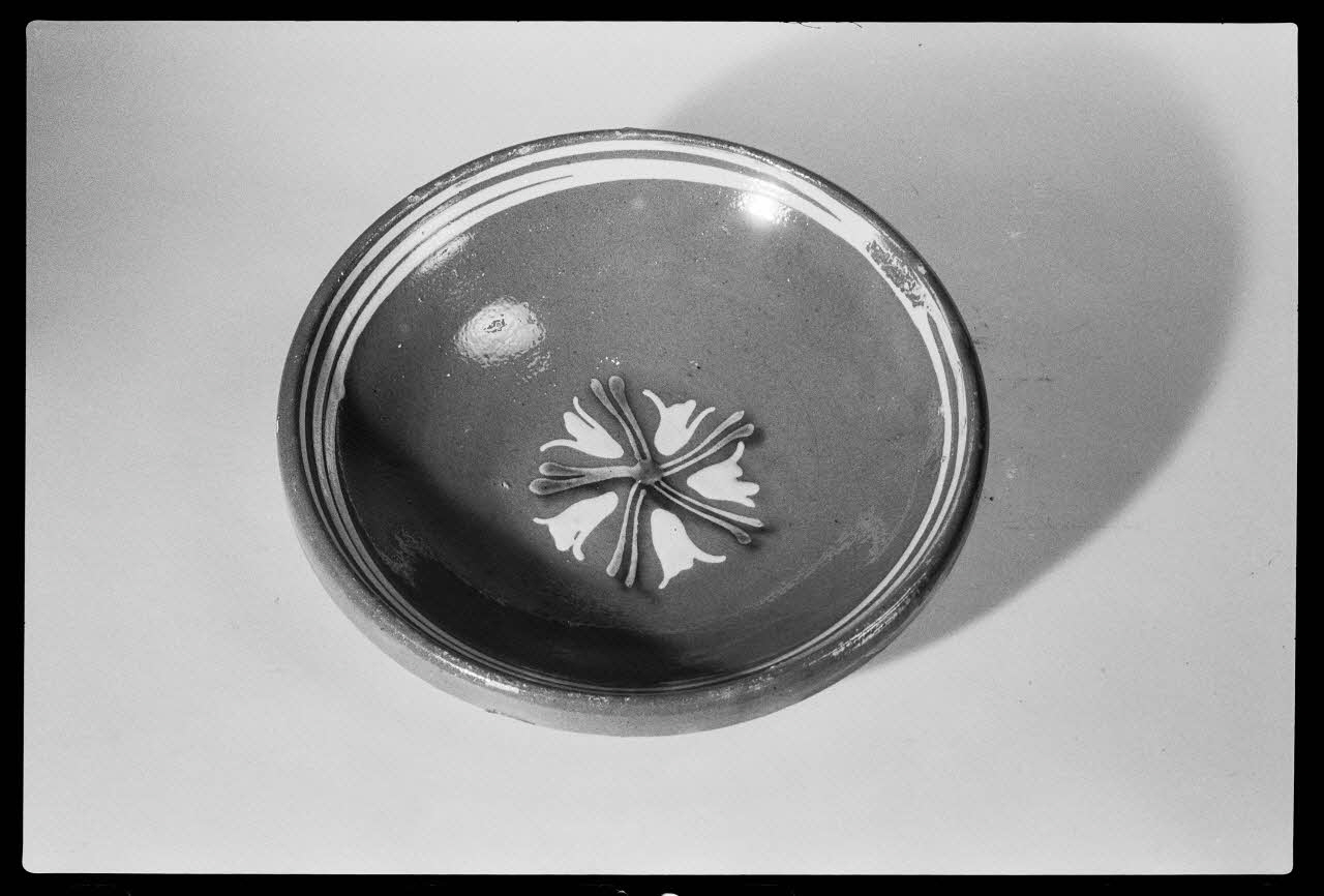photographie Plat à décor floral Ph.1979.1.1545 Photo