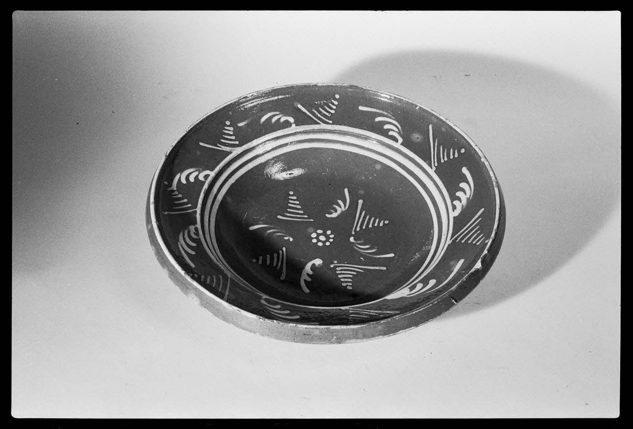 photographie Plat à décor géométrique Ph.1979.1.1547 Photo