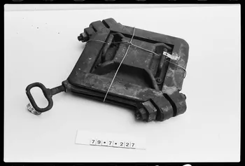 photographie Annexe Saint-Riquier. Outillage spécialisé pour la production de carreau de céramique : moule à carreaux Ph.1979.1.1733 Photo