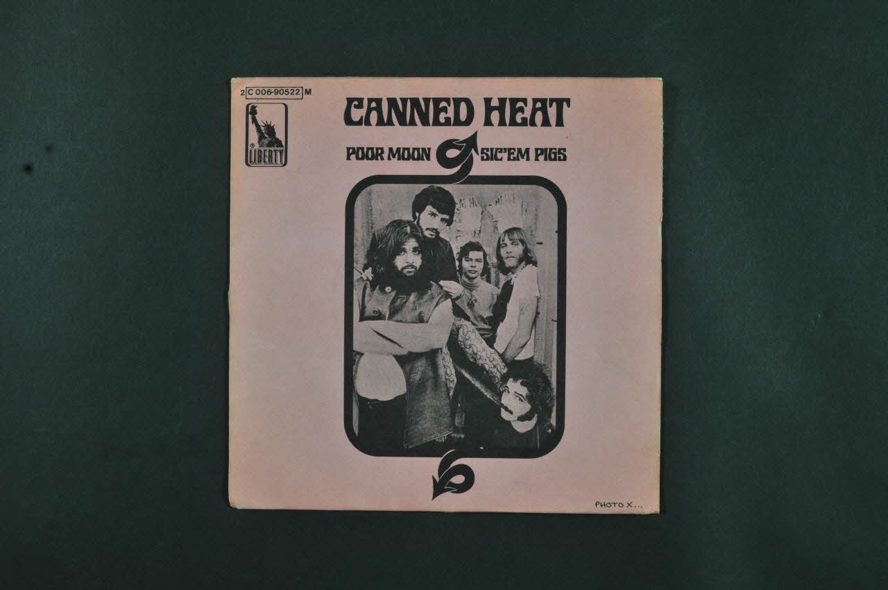 disque 45 tours Sic'em pigs 2001.69.16.580.1-2 Photo Mucem