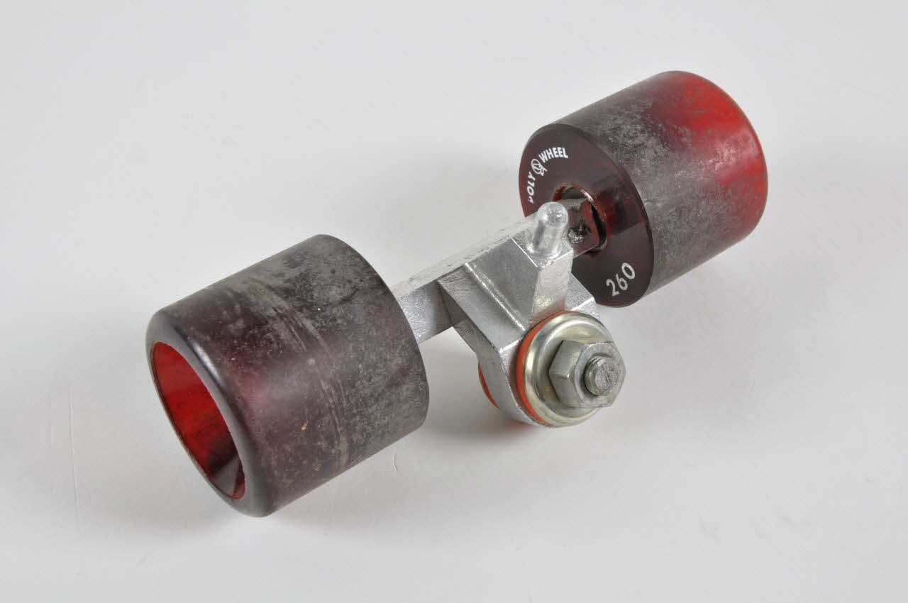 truck Essieu de skateboard avec roues Etats-Unis 1975-1979 2002.54.13 Photo Mucem