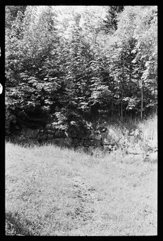 photographie Intérieur d'un chalet : cheminée et bois Ph.1979.10.365 Photo