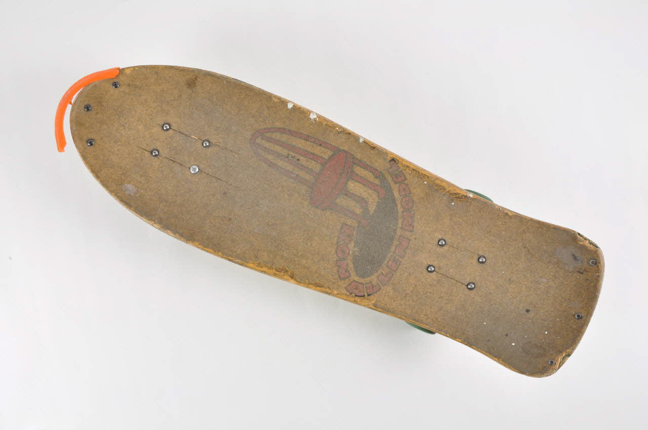 Sims ; Tracker Trucks skateboard Pro model "Ron Allen" Etats-Unis 1989 2002.61.3 Photo Mucem