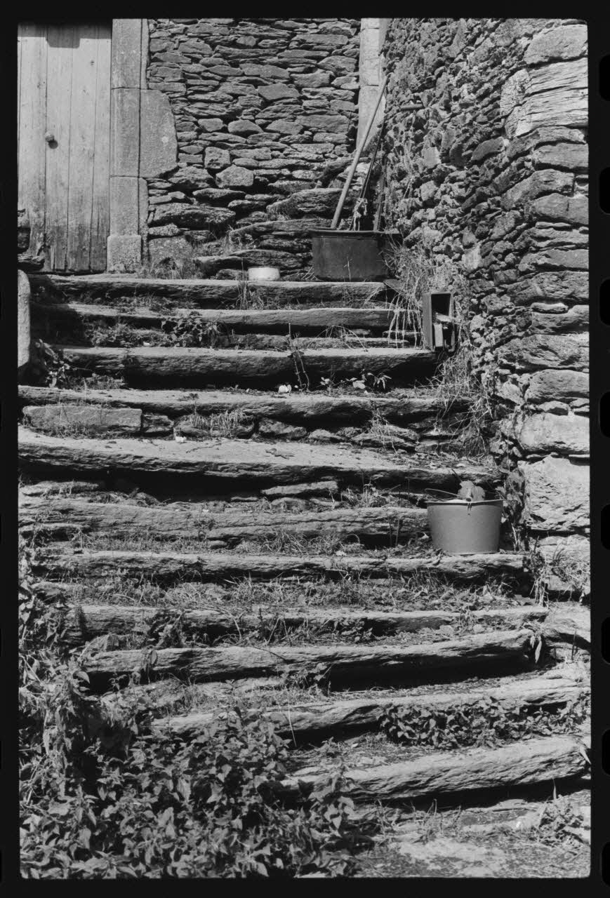 photographie Maison avec escalier en pierre Ph.1979.45.461 Photo
