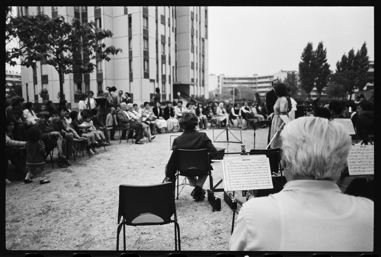 Martine Segalen photographie Rosière. Harmonie Ile-de-France, France 1979/6/3 Ph.1979.63.14  Photo