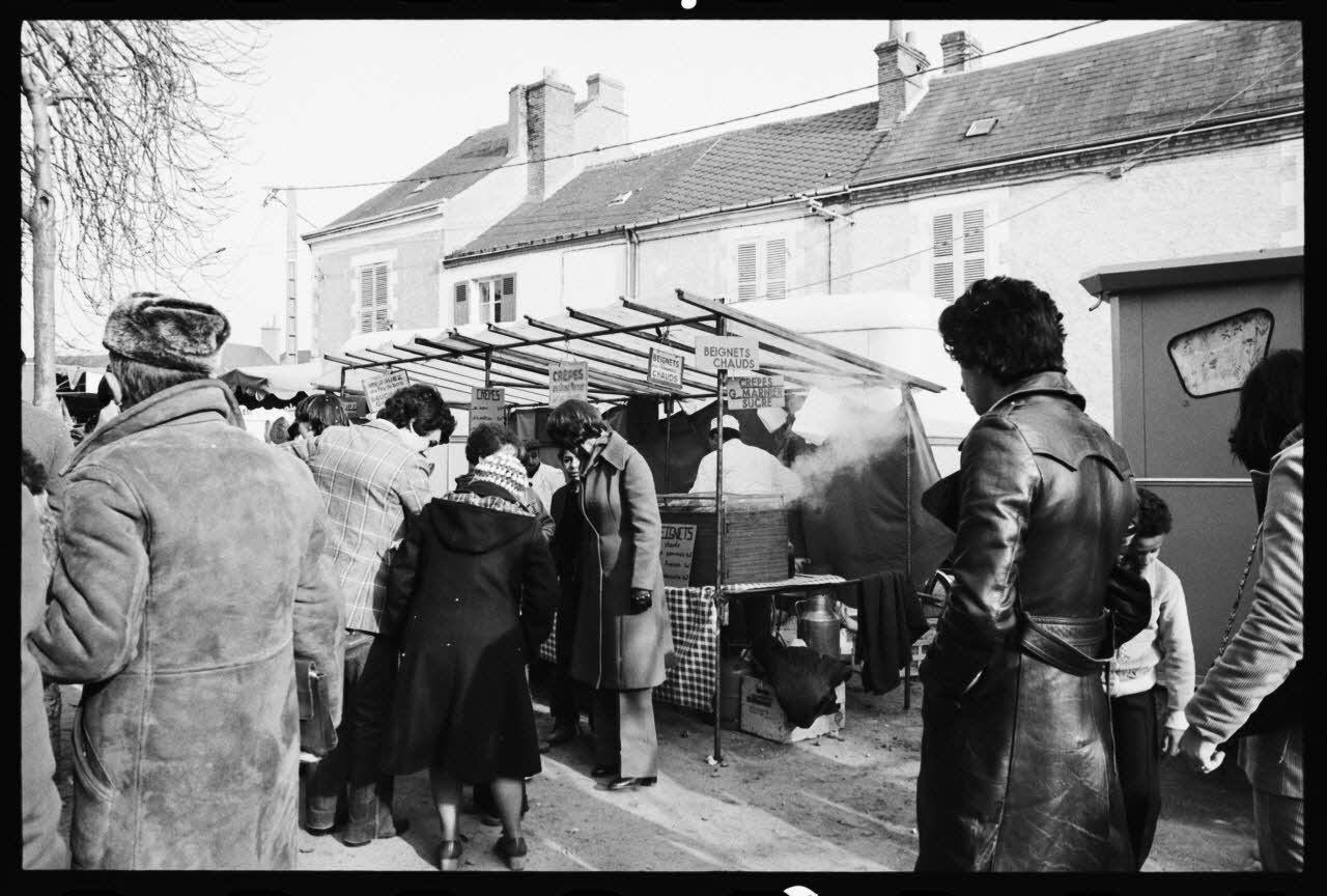 Thomas Chamarat photographie Carnaval et mi-carême : majorette, fanfare, char et personnes déguisées Centre, France 1979/2/1 Ph.1979.74.47 Photo