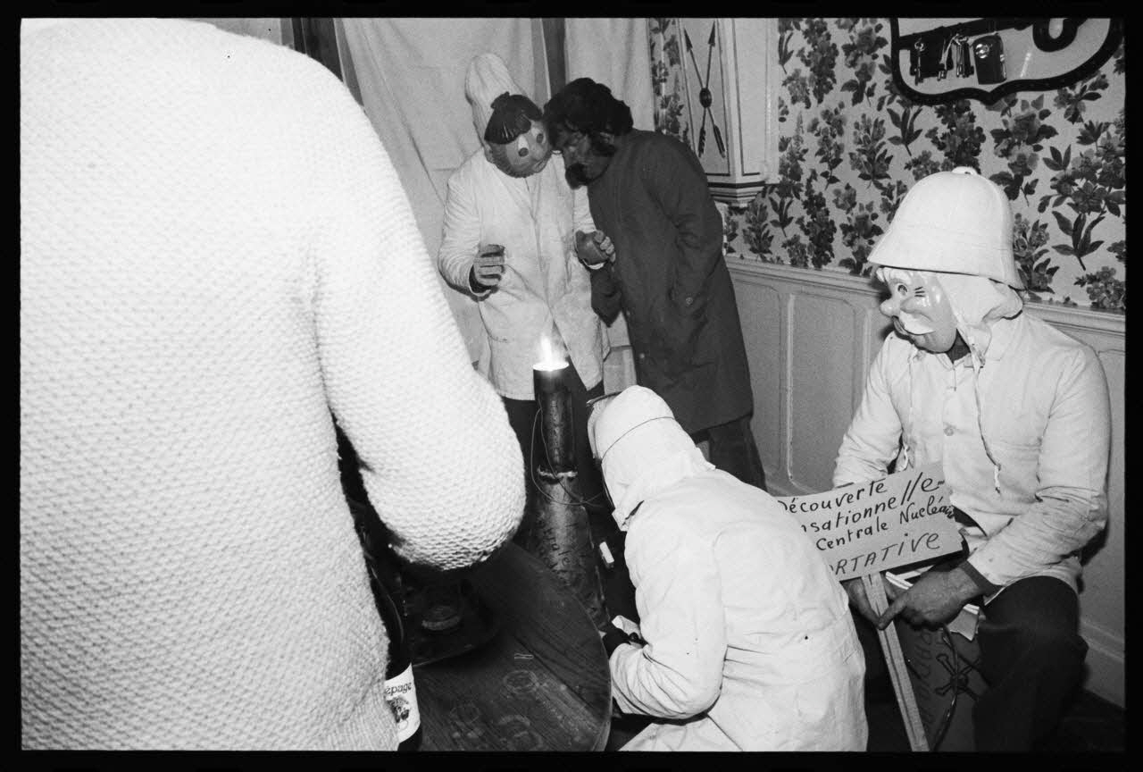 Thomas Chamarat photographie Carnaval et mi-carême : majorette, fanfare, char et personnes déguisées Centre, France 1979/2/1 Ph.1979.74.57 Photo