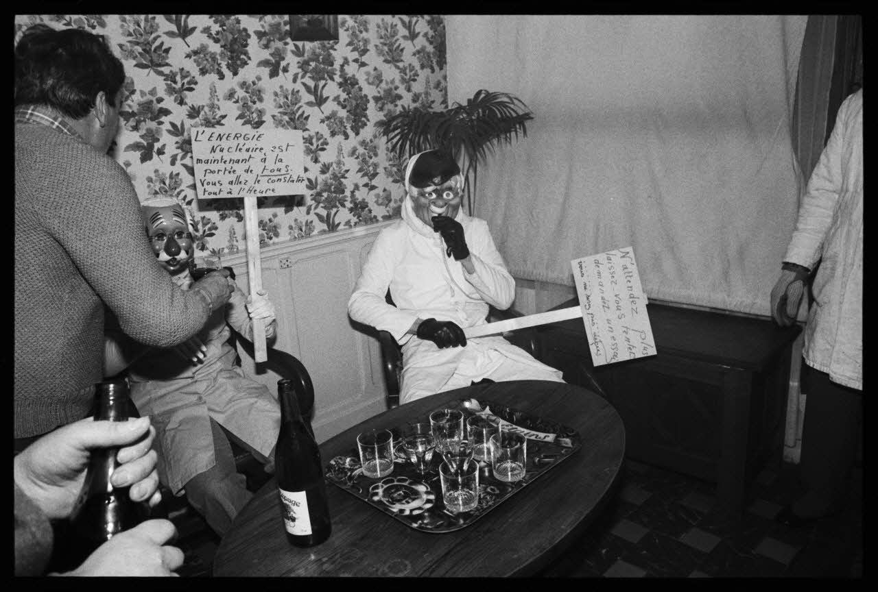 Thomas Chamarat photographie Carnaval et mi-carême : majorette, fanfare, char et personnes déguisées Centre, France 1979/2/1 Ph.1979.74.59 Photo