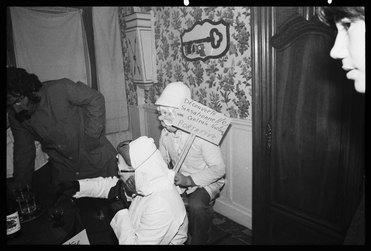 Thomas Chamarat photographie Carnaval et mi-carême : majorette, fanfare, char et personnes déguisées Centre, France 1979/2/1 Ph.1979.74.61 Photo