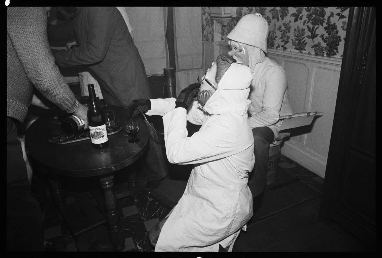 Thomas Chamarat photographie Carnaval et mi-carême : majorette, fanfare, char et personnes déguisées Centre, France 1979/2/1 Ph.1979.74.62 Photo