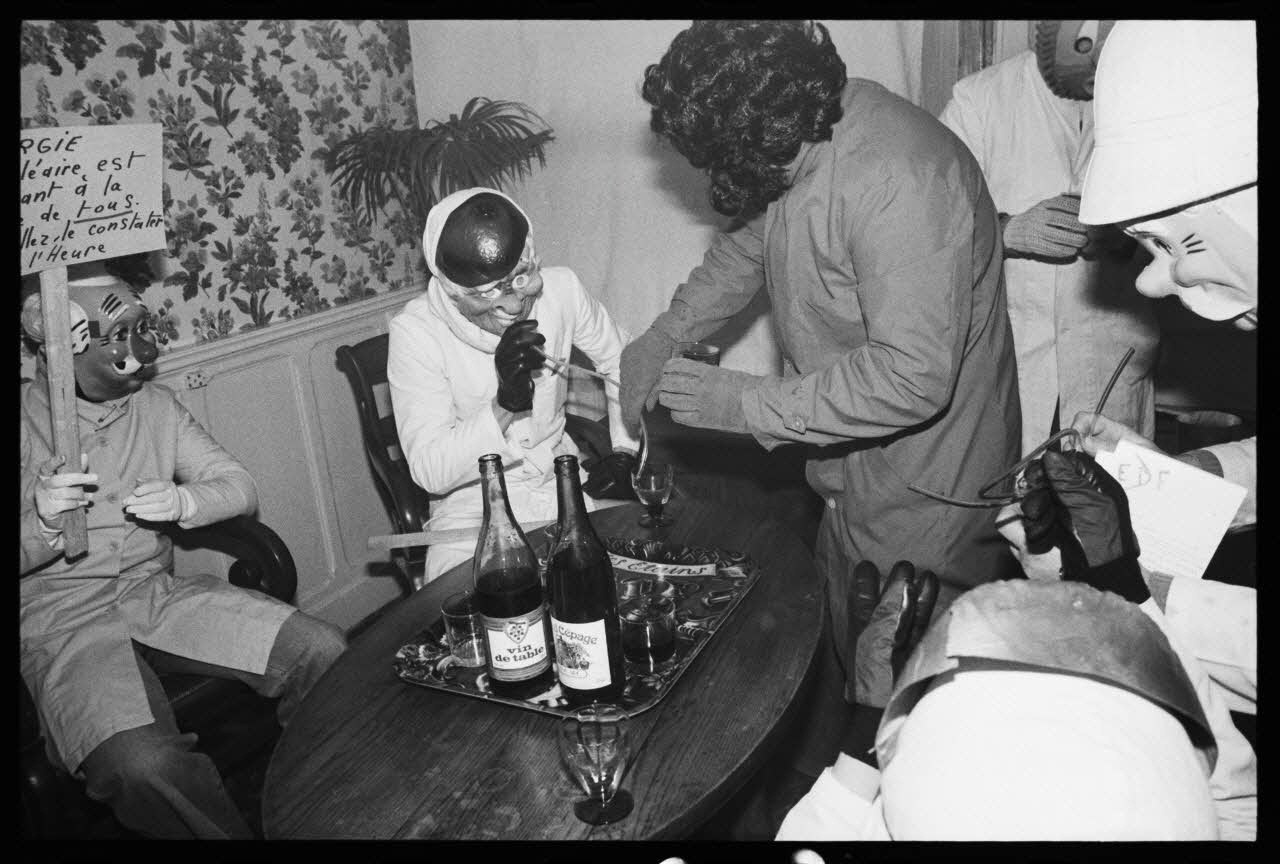 Thomas Chamarat photographie Carnaval et mi-carême : majorette, fanfare, char et personnes déguisées Centre, France 1979/2/1 Ph.1979.74.63 Photo