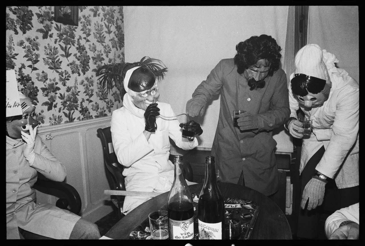 Thomas Chamarat photographie Carnaval et mi-carême : majorette, fanfare, char et personnes déguisées Centre, France 1979/2/1 Ph.1979.74.64 Photo