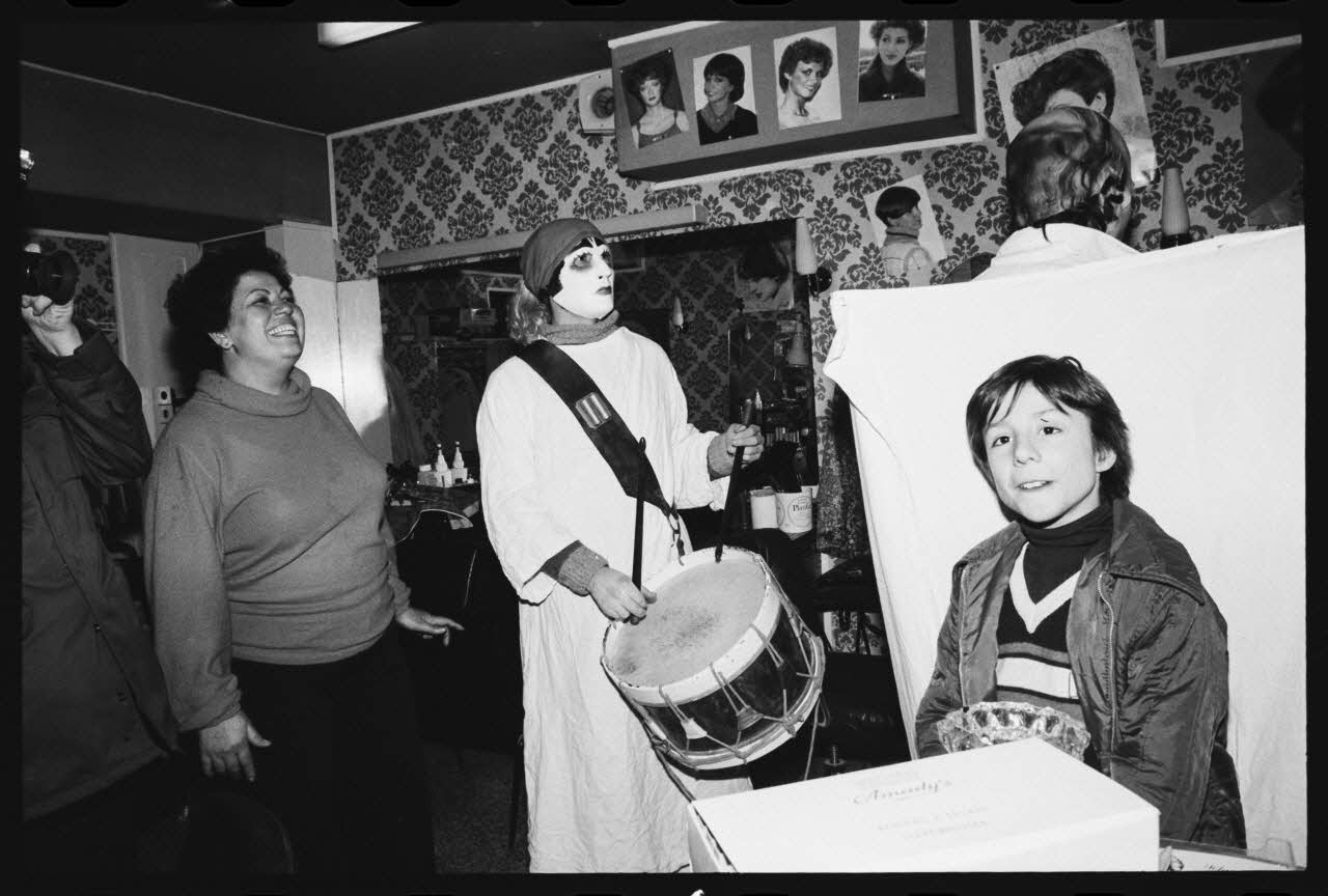 Thomas Chamarat photographie Carnaval et mi-carême : majorette, fanfare, char et personnes déguisées Centre, France 1979/2/1 Ph.1979.74.65 Photo