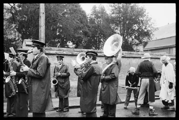 Thomas Chamarat photographie Carnaval et mi-carême : fanfare Centre, France 1979 Ph.1979.75.21 Photo