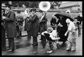 Thomas Chamarat photographie Carnaval et mi-carême : fanfare Centre, France 1979 Ph.1979.75.23 Photo