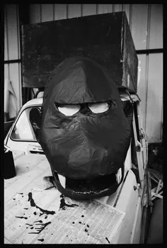 Thomas Chamarat photographie Carnaval et mi-carême : atelier avec char de carnaval Centre, France 1979 Ph.1979.75.9 Photo