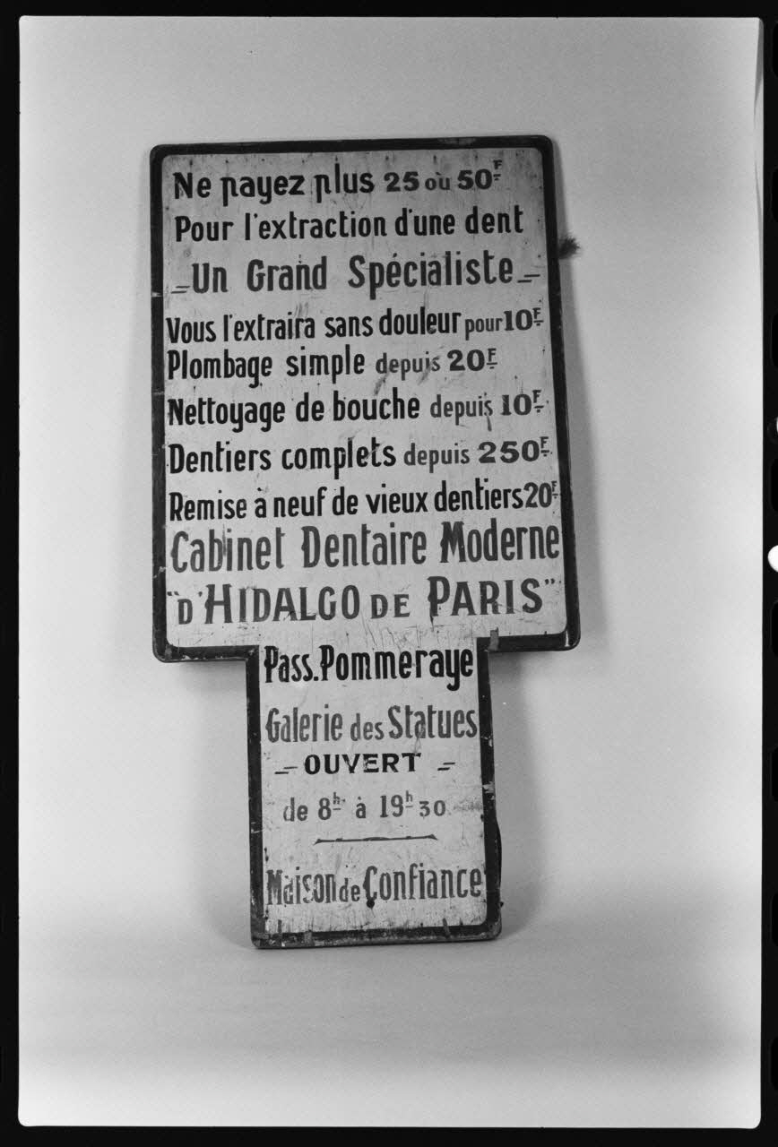 photographie MNATP. Exposition. L'homme et son corps dans la société traditionnelle (11 mai 1978 - 2 octobre 1978) Ph.1979.77.22 Photo