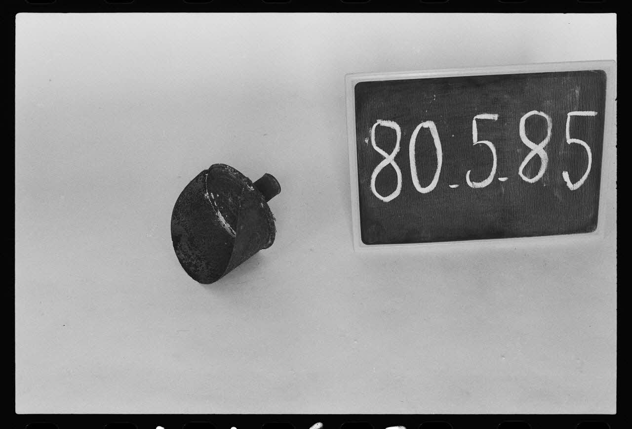 photographie MNATP. Antenne Saint-Riquier. Outillage viticole : mesure à soufre Ph.1981.1.1167 Photo