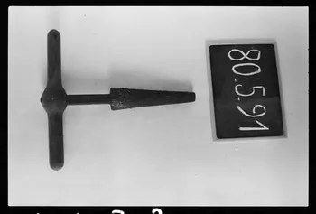 photographie MNATP. Antenne Saint-Riquier. Outillage viticole : râpe Ph.1981.1.1173 Photo