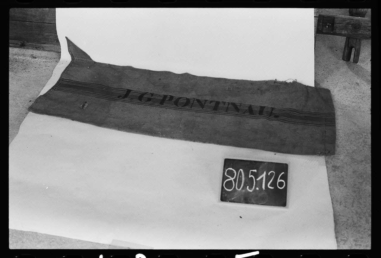 photographie MNATP. Antenne Saint-Riquier. Outillage viticole. Sac à farine Ph.1981.1.1205 Photo