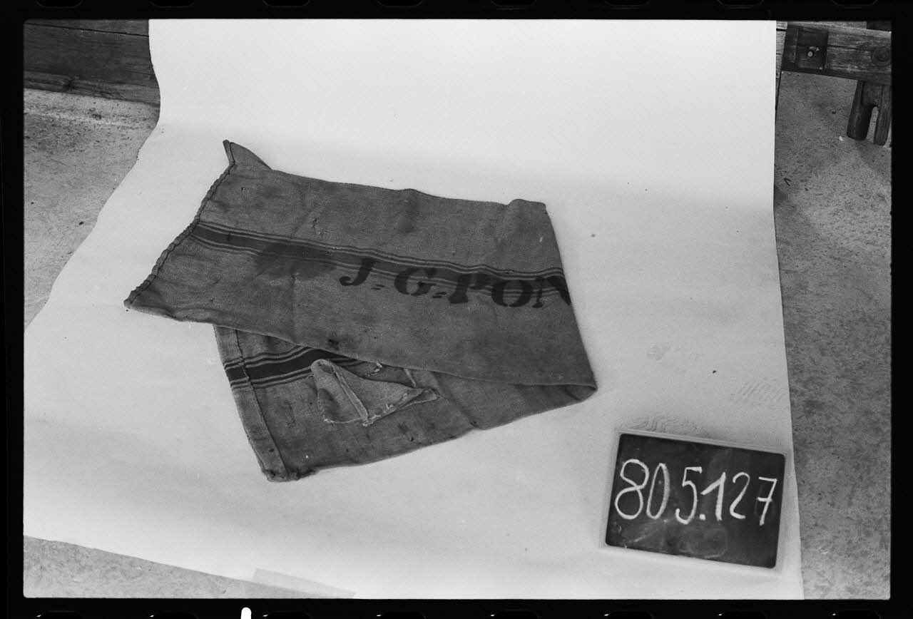 photographie MNATP. Antenne Saint-Riquier. Outillage viticole. Sac à farine Ph.1981.1.1206 Photo