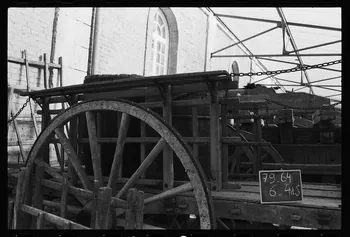 photographie MNATP. Antenne Saint-Riquier. Ridelle de charrette Ph.1981.1.1227 Photo