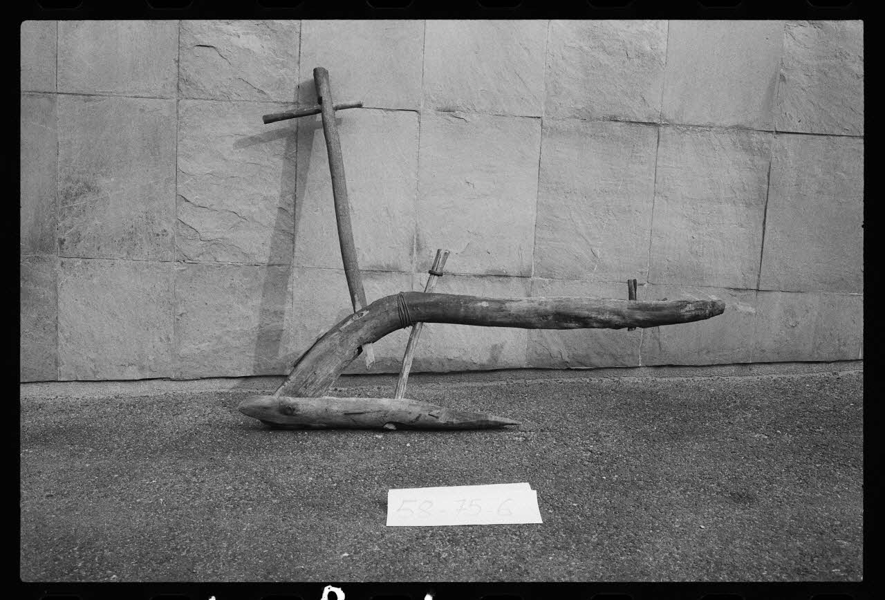 photographie MNATP. Antenne Saint-Riquier. Araire Ph.1981.1.1240 Photo