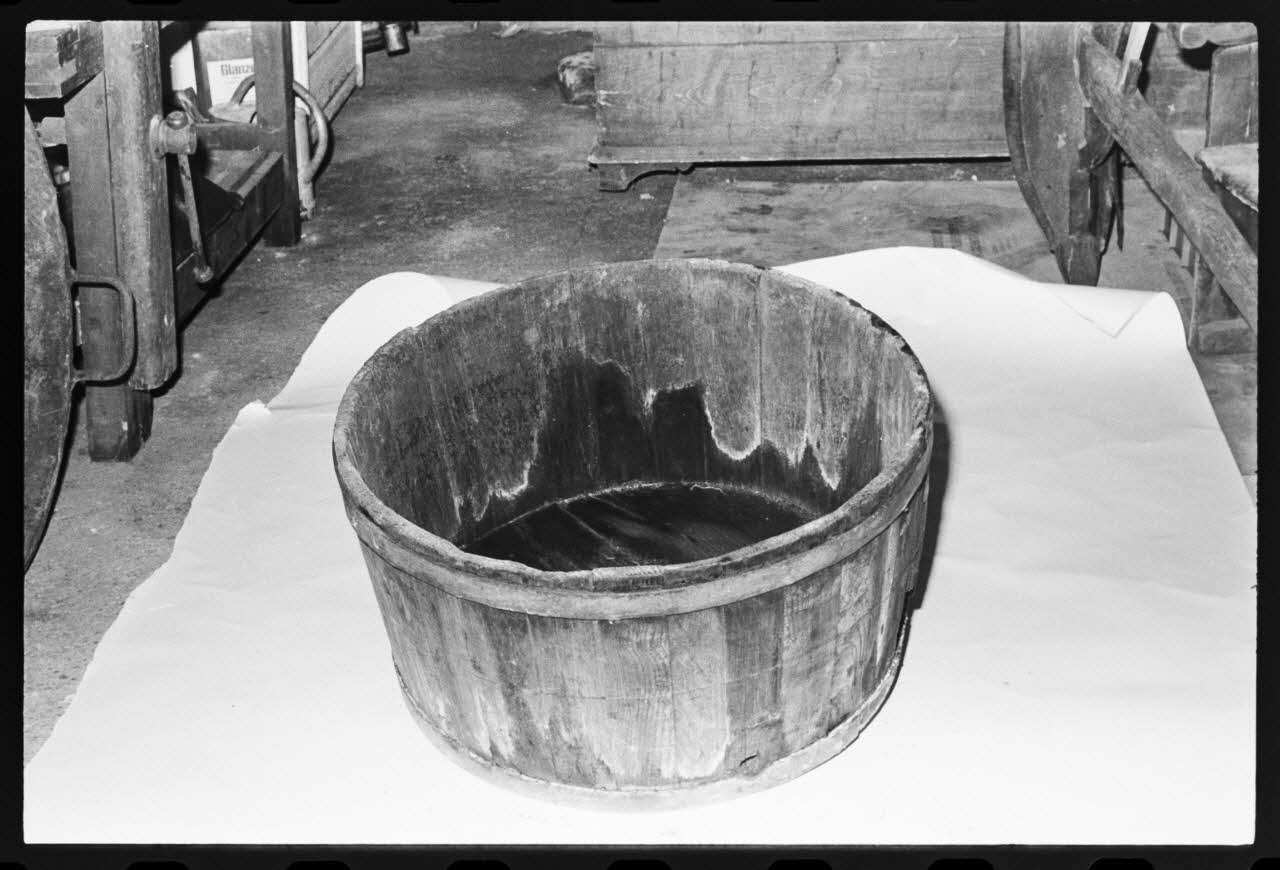 photographie MNATP. Antenne corse. Cuve à vin Ph.1981.1.1963 Photo