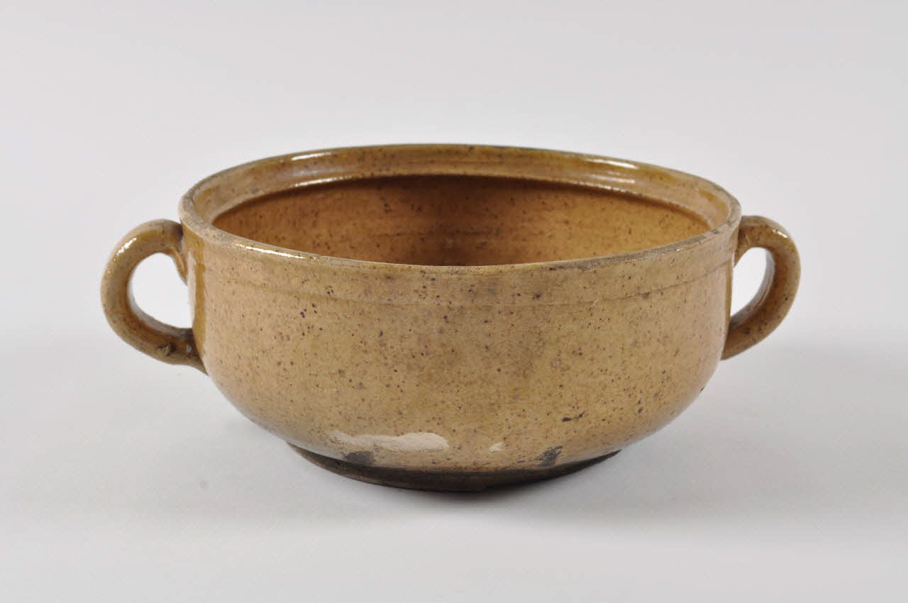 soupière Piniate Rhône-Alpes, France 1900-1947 1947.55.20 Photo Mucem