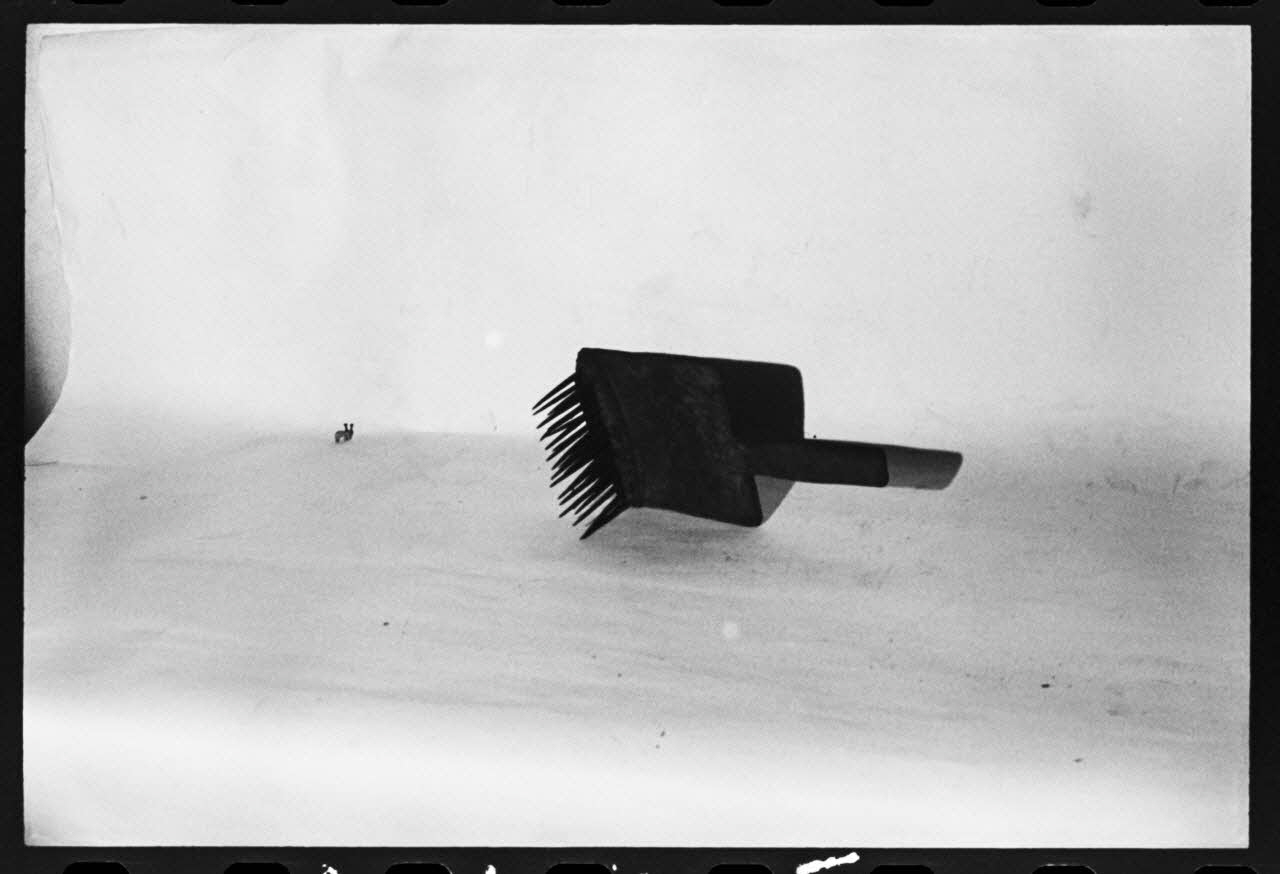 photographie MNATP. Antenne corse. Outillage pour fibres et textiles : peigne à corder, "pettine ferini" (nom local) Ph.1981.1.2165 Photo