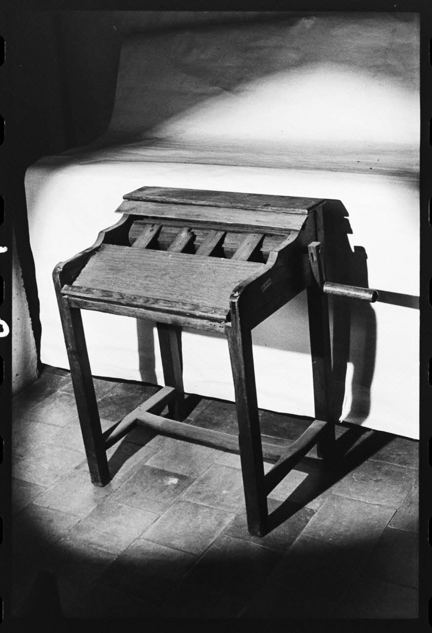 photographie MNATP. Antenne corse. Crécelle pour la semaine sainte : "instrument des ténèbres" Ph.1981.1.2184 Photo