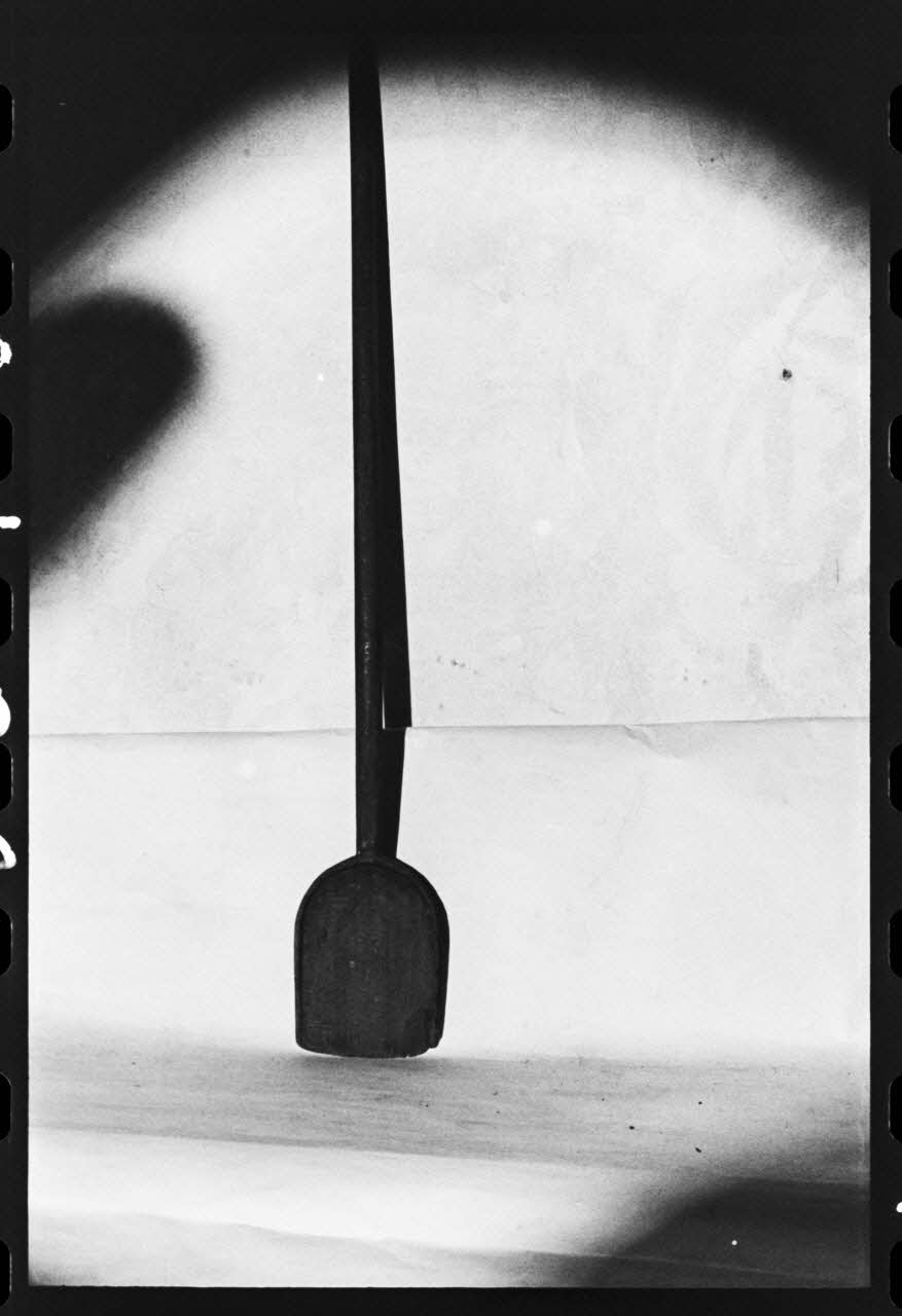 photographie MNATP. Antenne corse. Pelle pour les céréales, "palla" (nom local) Ph.1981.1.2186 Photo