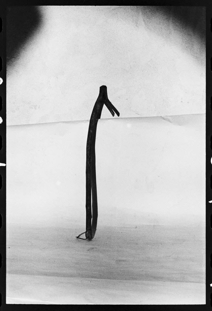 photographie MNATP. Antenne corse. Outillage semi-général : crochet de suspension, "ancinu" (nom local) Ph.1981.1.2212 Photo