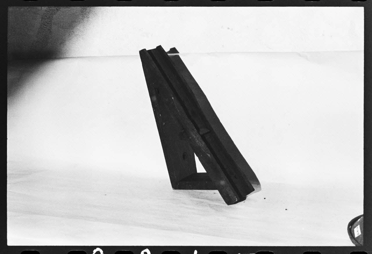 photographie MNATP. Antenne corse. Outillage d'élevage : instrument pour claies Ph.1981.1.2215 Photo