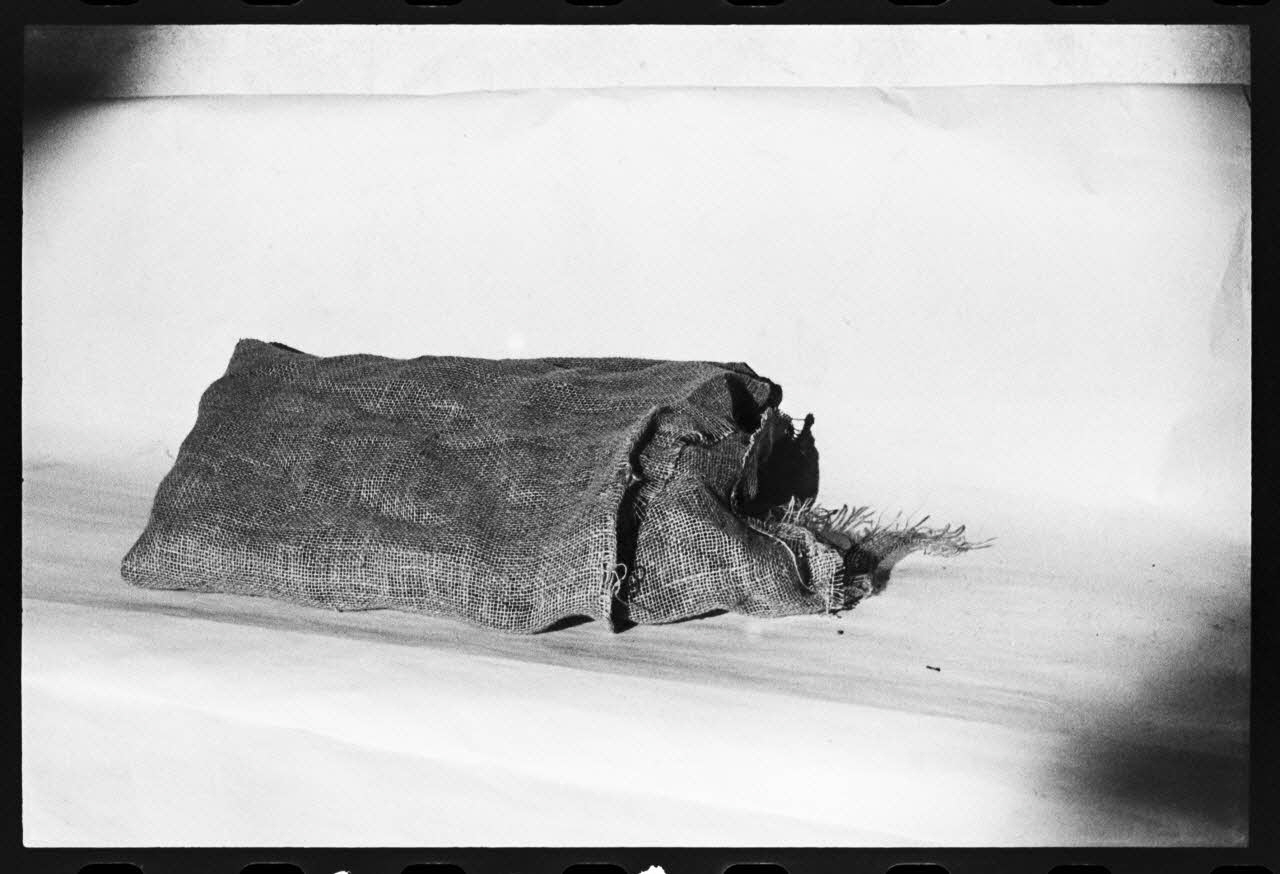 photographie MNATP. Antenne corse. Sac en toile de lin Ph.1981.1.2220 Photo