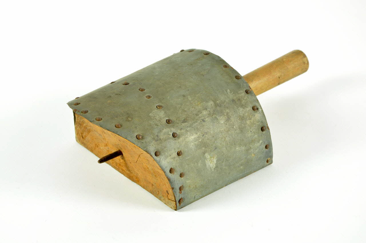 MOULE A CHAPEAU 1946.32.38 Photo Mucem